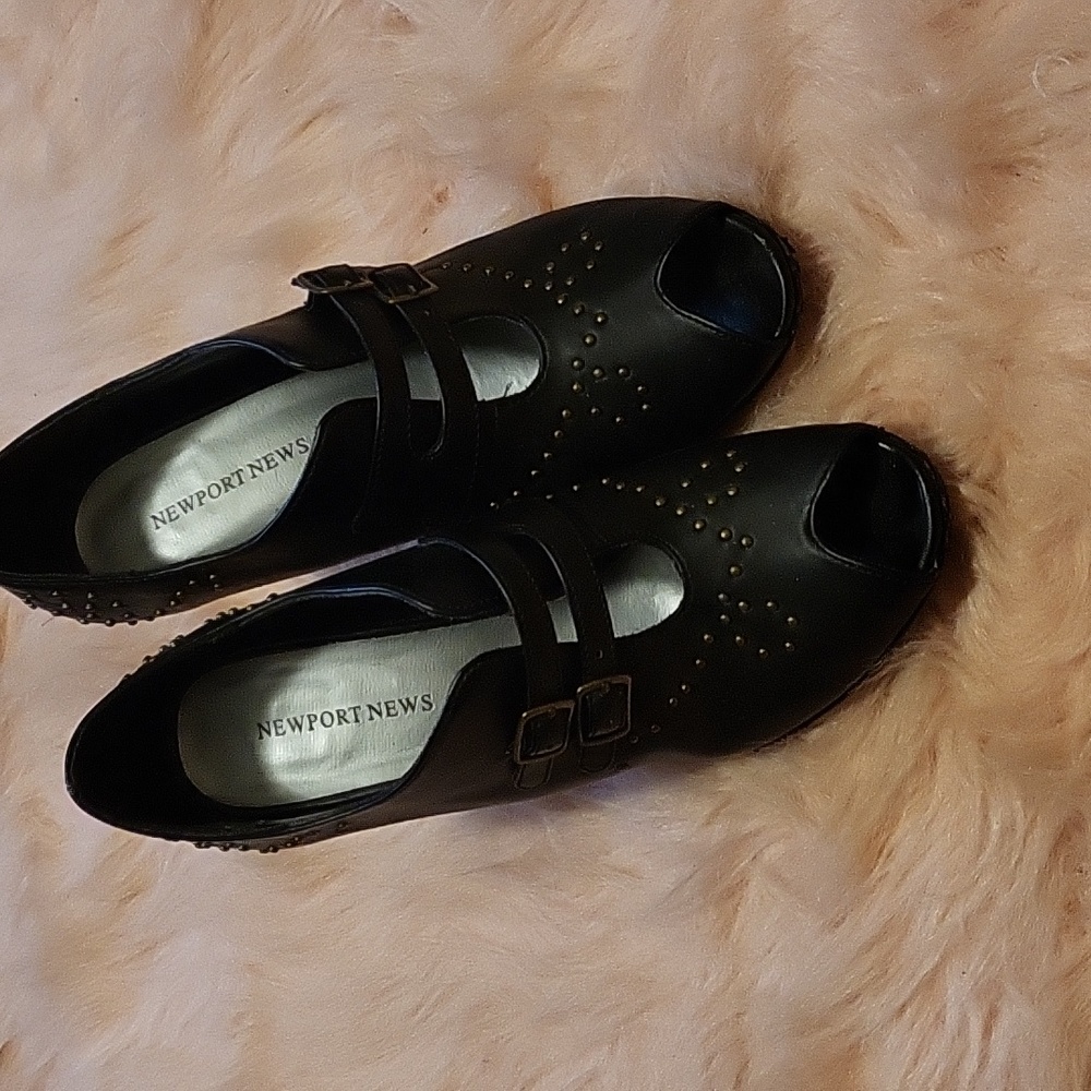 Newport News Peep Toe sz8
